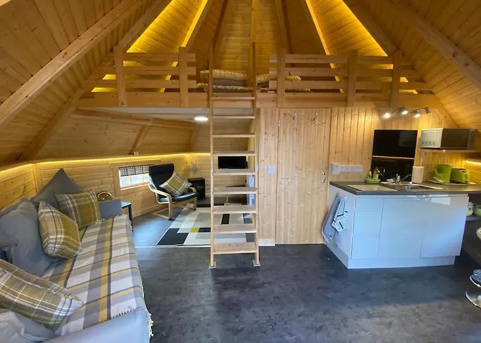 High Quality Cabin With Views Of Ben Nevis